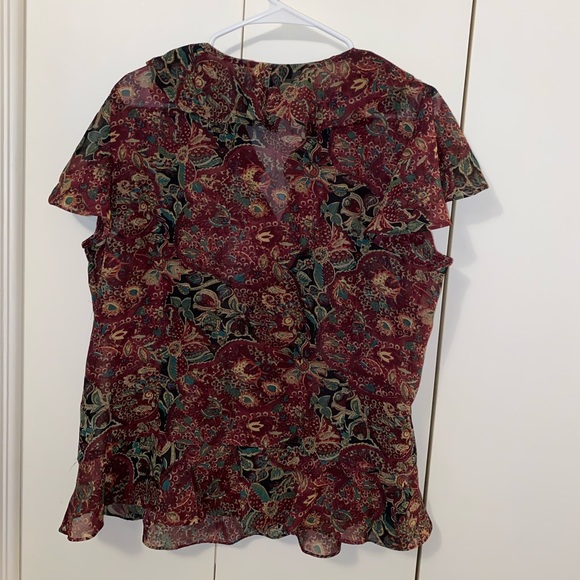 🍂CHAPS Ruffled Hidden Button Down Top🍂 - Picture 6 of 6